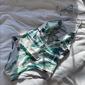 Leafy open back cross cross front one piece swim
